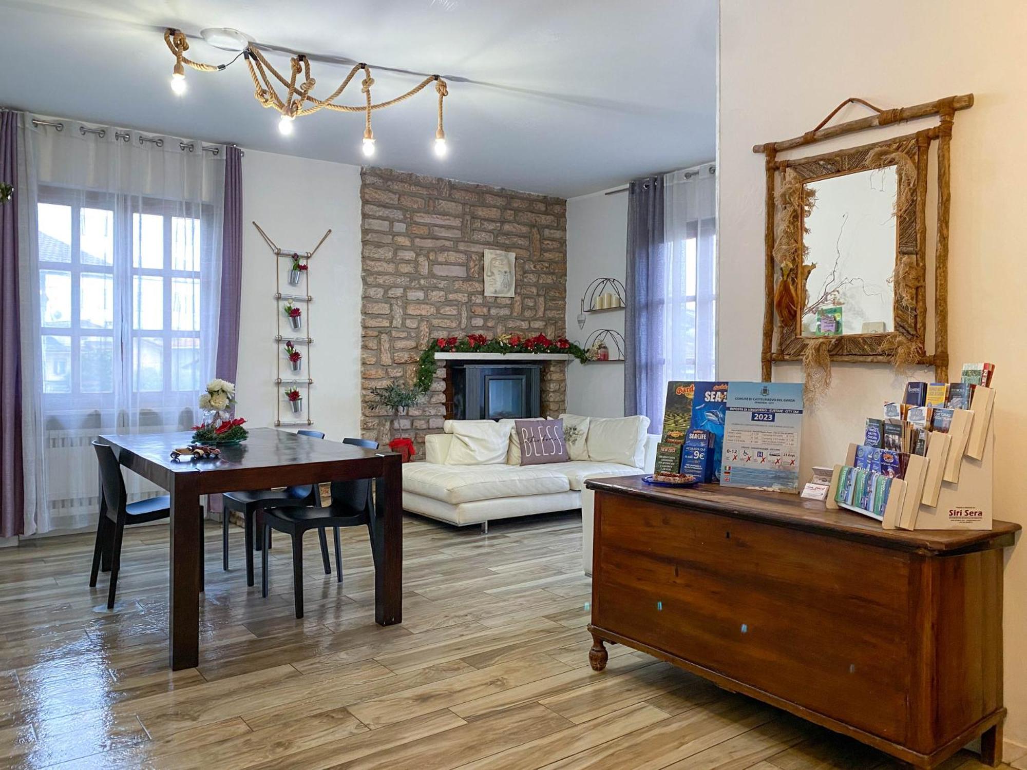 Nest Guesthouse Castelnuovo del Garda Exteriör bild