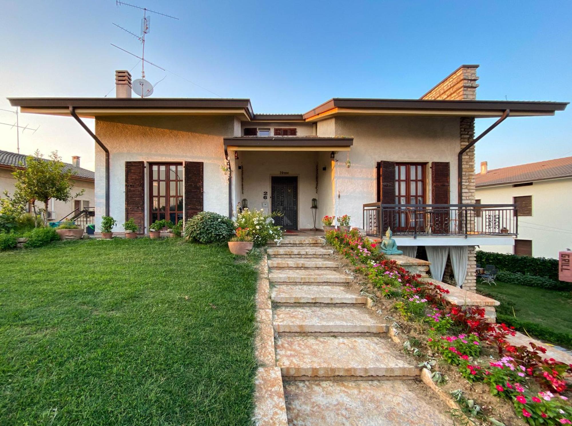 Nest Guesthouse Castelnuovo del Garda Exteriör bild